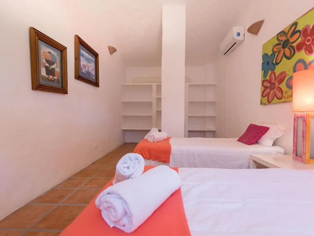 Villa Lotus Verde - Spacious 6 Bedroom Villa In Aroeira - Pool Table And Private Pool Lisbon Portugal