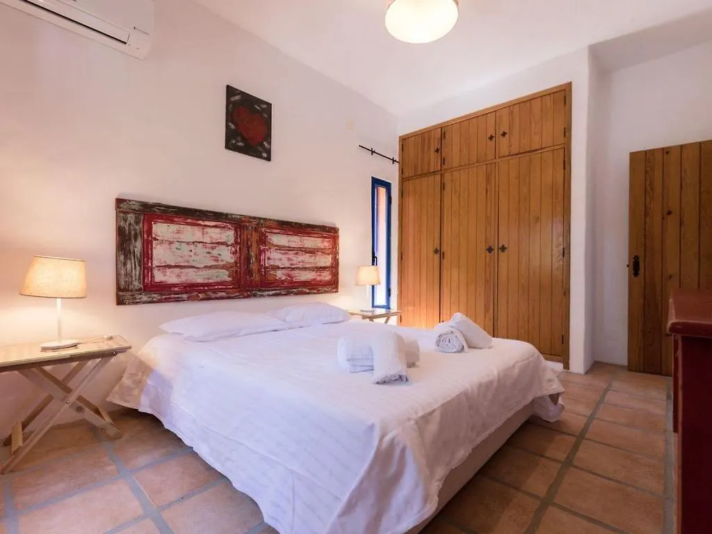 Villa Lotus Verde - Spacious 6 Bedroom Villa In Aroeira - Pool Table And Private Pool Lisbon Portugal